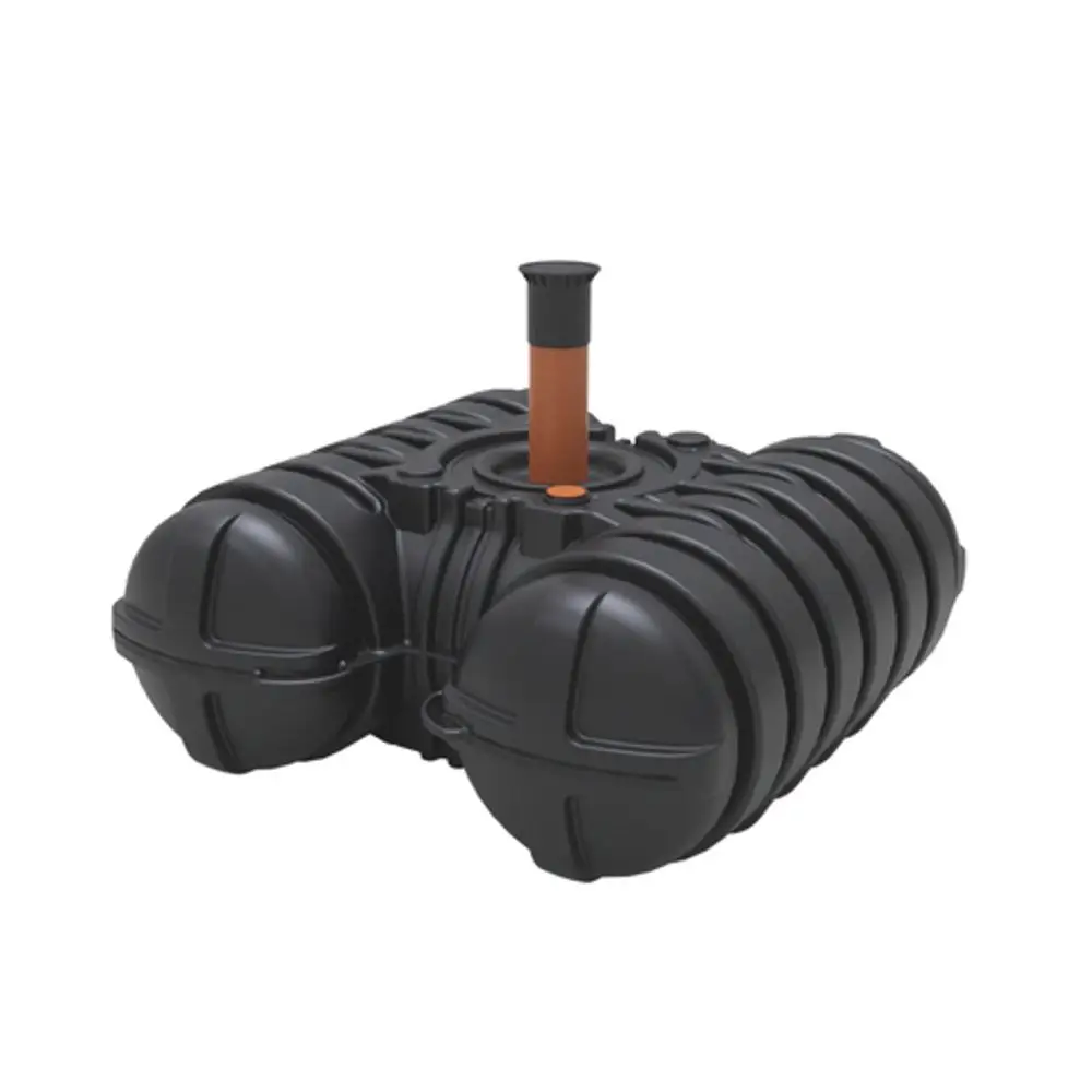 Zwei separate schwarze Zylinder mit einem zentralen Schacht in der Mitte. Der Schacht hat einen orangen oberen Teil. Produkt von Roth zur Abwasserhaltung.